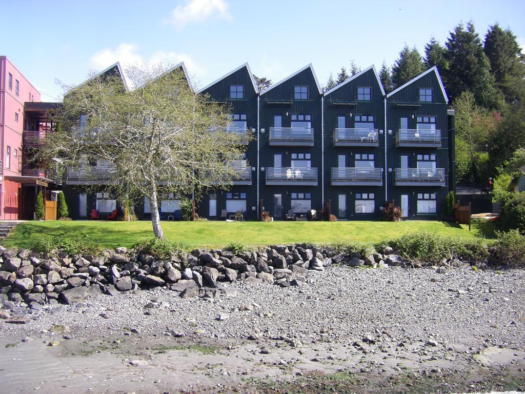 Island Village Properties At Fred Tibbs Tofino Exterior photo